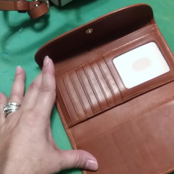 Purses - Picture 4 of 9